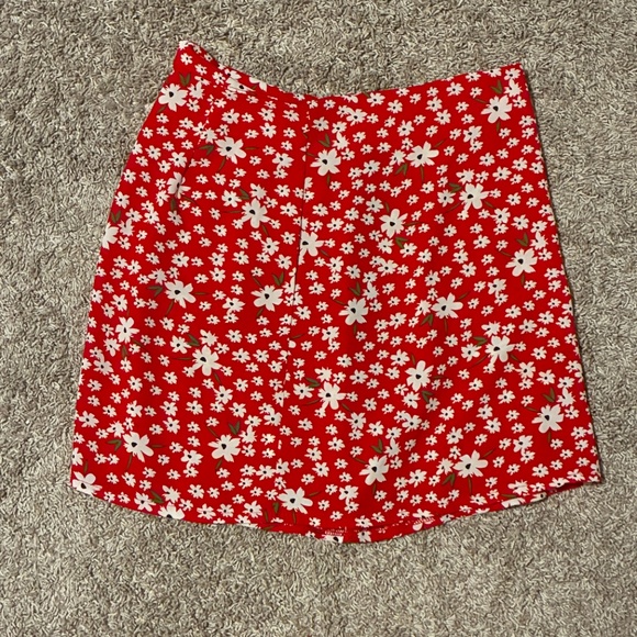 Red Floral Mini Skirt Size Small - Picture 4 of 4